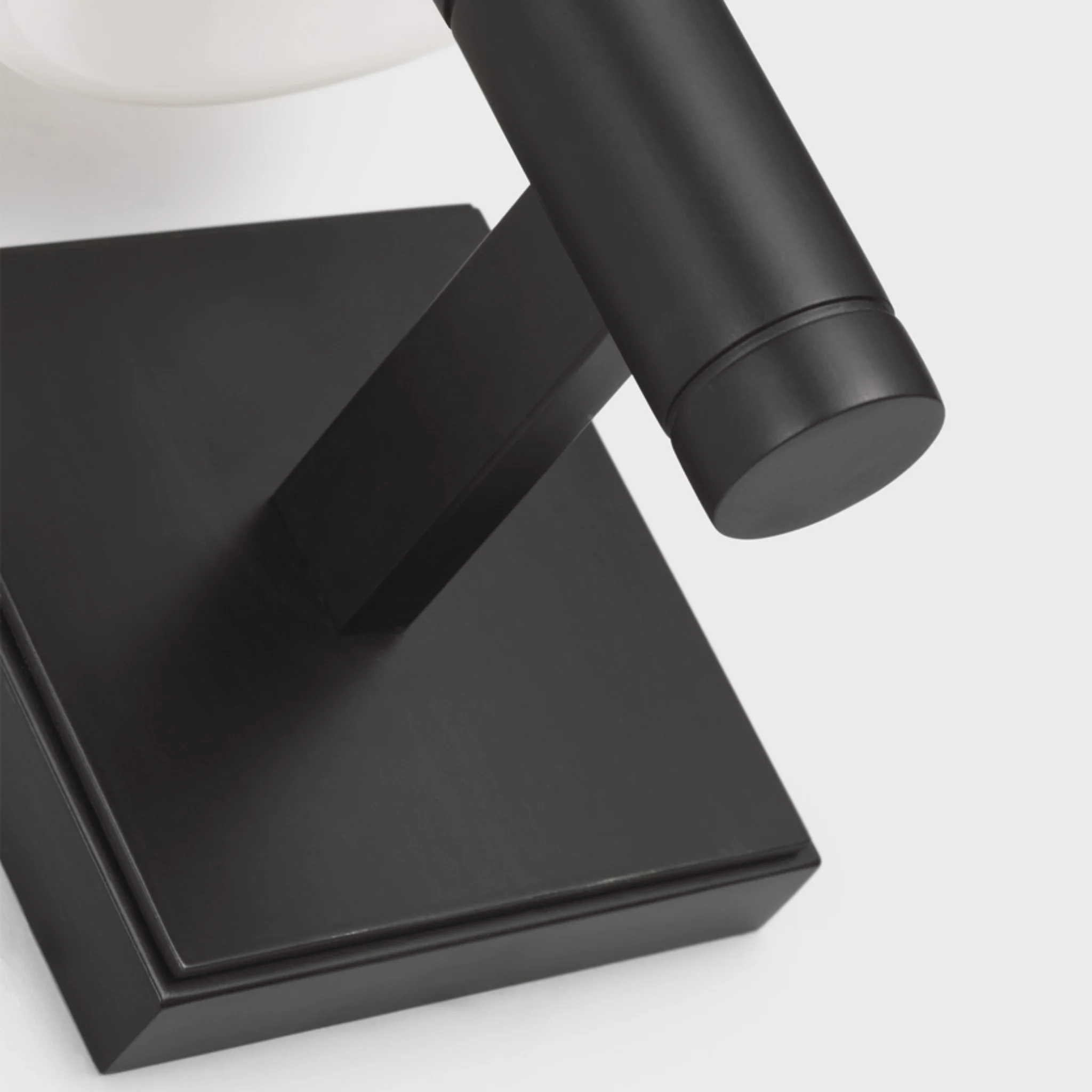 BECKHAM CLASSIC SQUARE SCONCE - Image 5