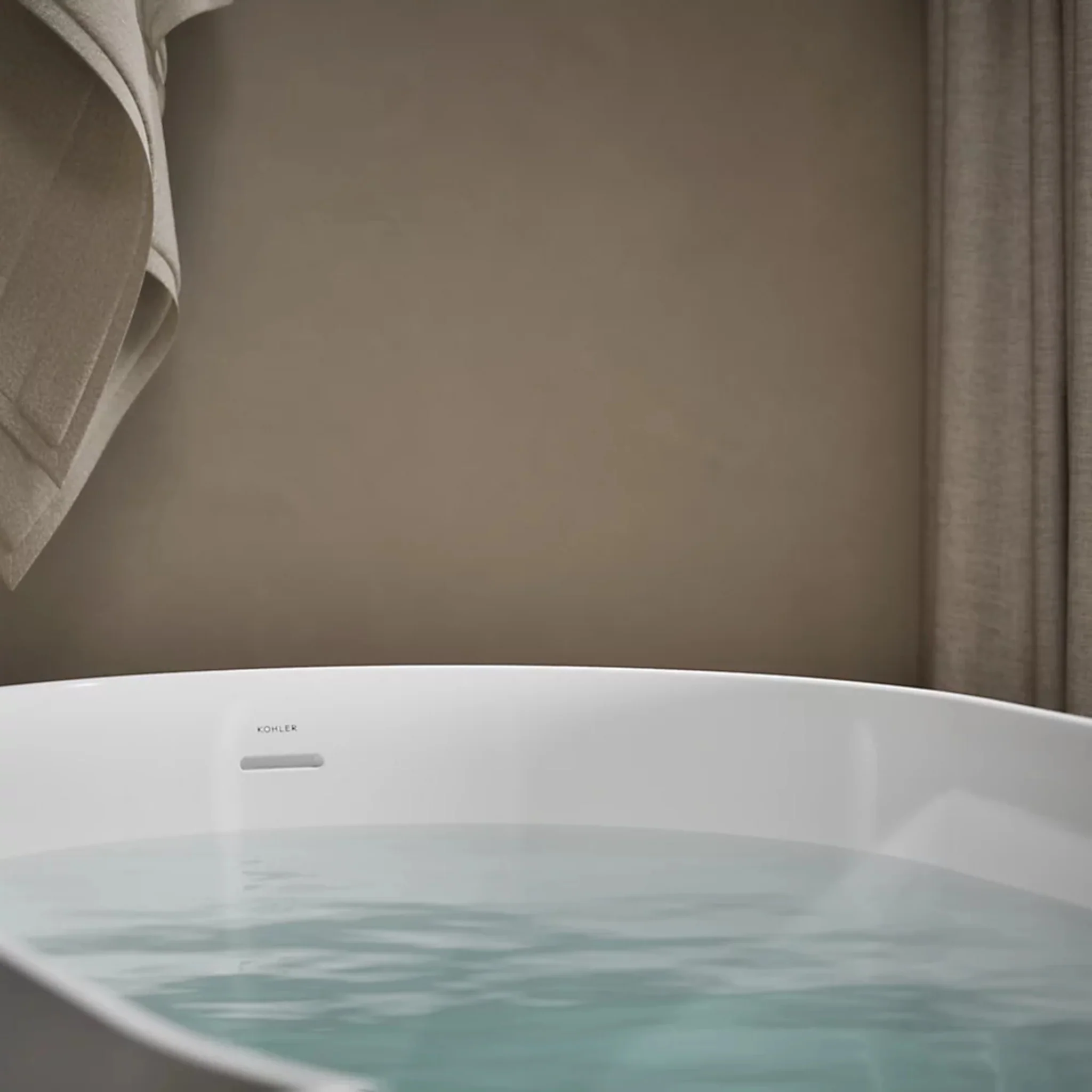 BRAZN 66 X 35 INCHES FREESTANDING BATHTUB - Image 12