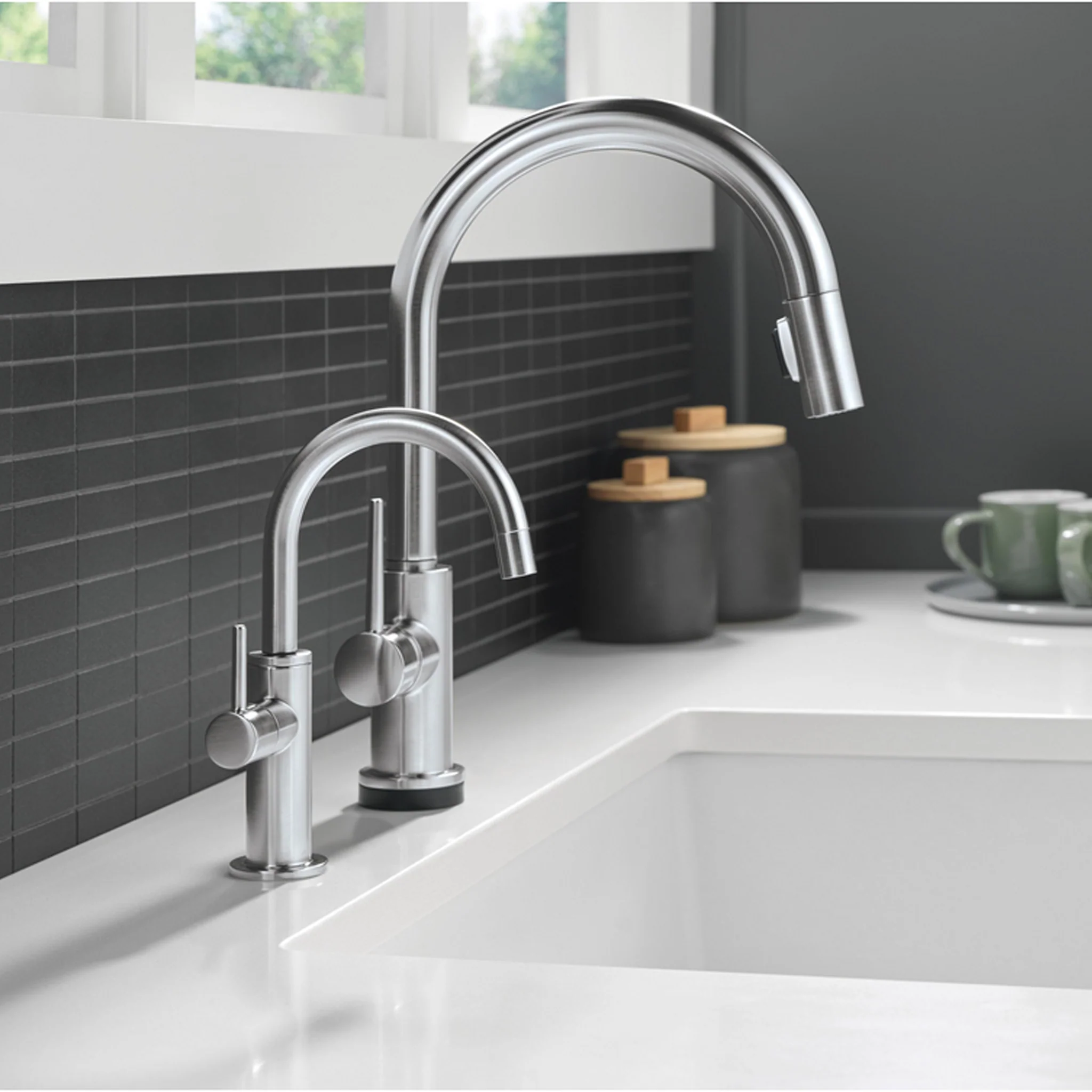 CONTEMPORARY ROUND BEVERAGE FAUCET - Image 2