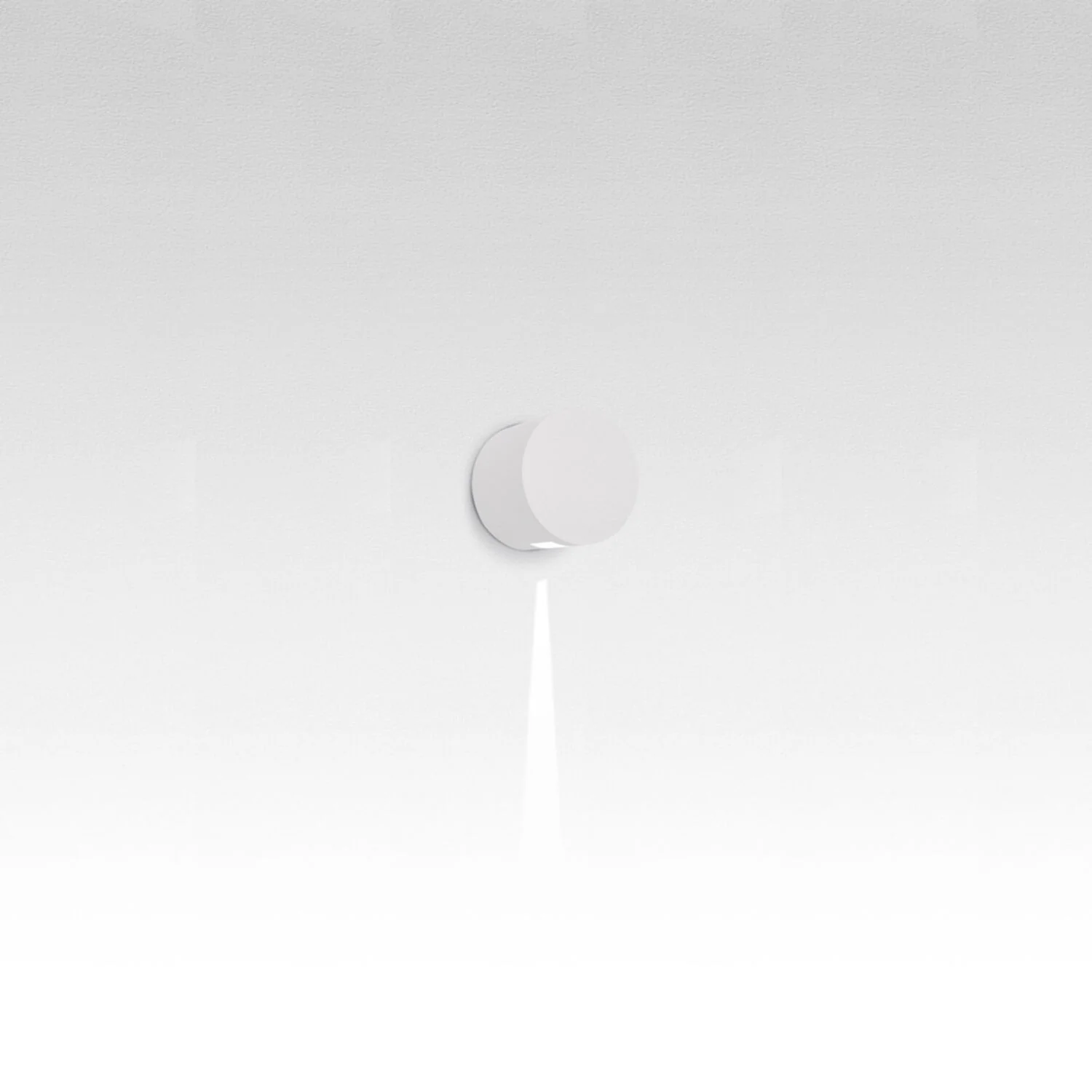 EFFETTO 16-INCH ROUND DIRECT NARROW BEAM WALL LIGHT