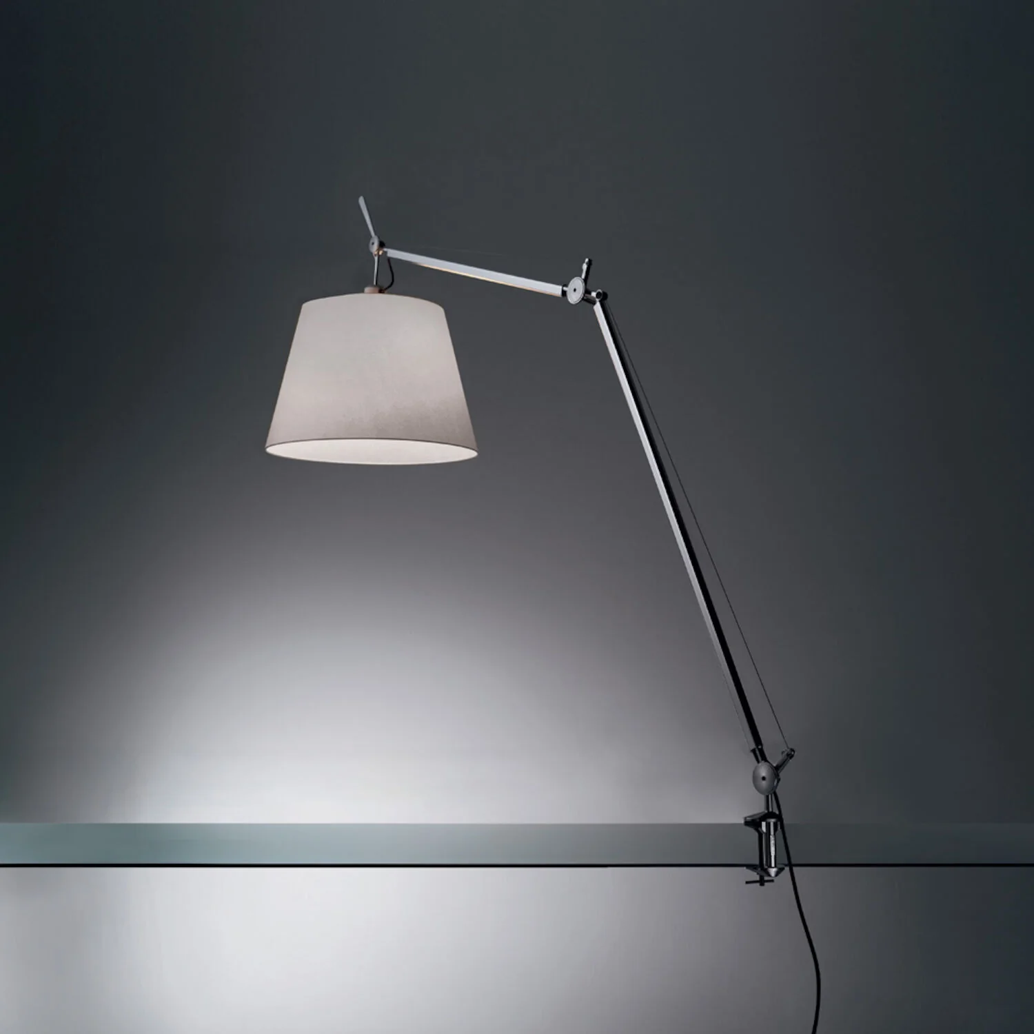 TOLOMEO MEGA LED TABLE LAMP WITH 12-INCH DIFFUSER AND TABLE CLAMP - Image 3